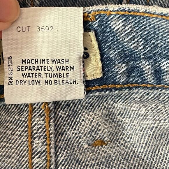 Vintage Guess Medium Wash Blue Denim Mini Skirt Size 28 26" Waist EUC - Picture 8 of 13